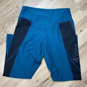 Nike Dryfit Leggings One Legend Pant 
Cropped Medium
